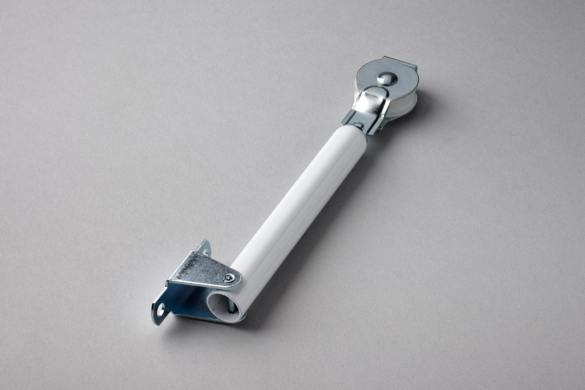 مثبت خيط بالحائط لون ابيض حديد