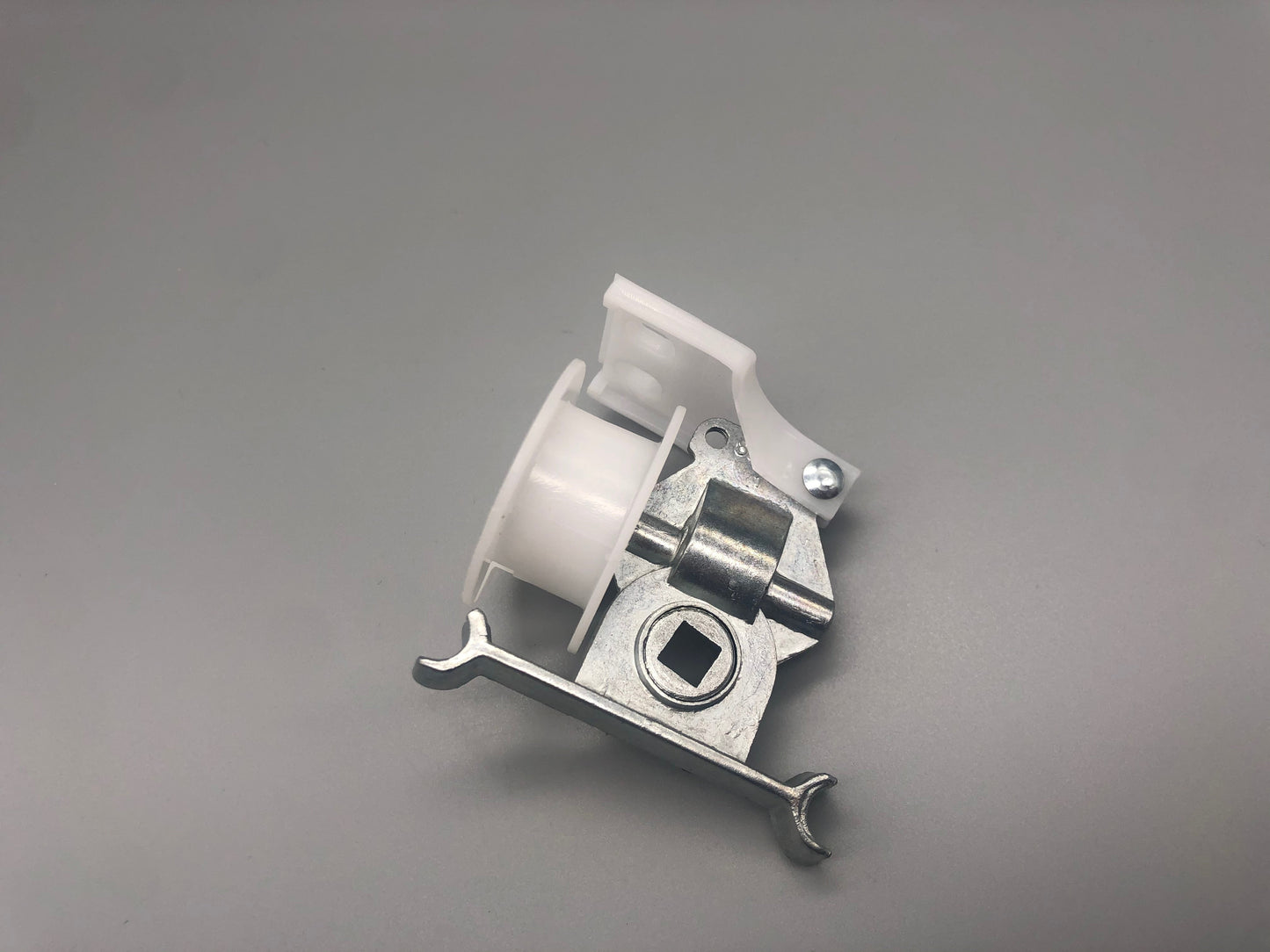 قلاب ستائر خشب او معدني 50مم