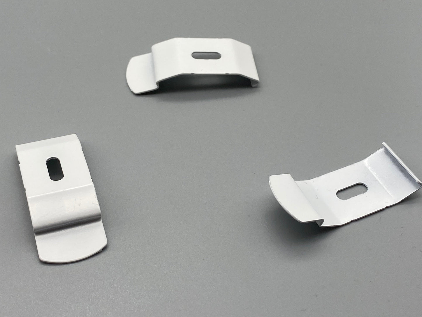 علاقة ستائر عمودية تثبيت الجسر بالسقف