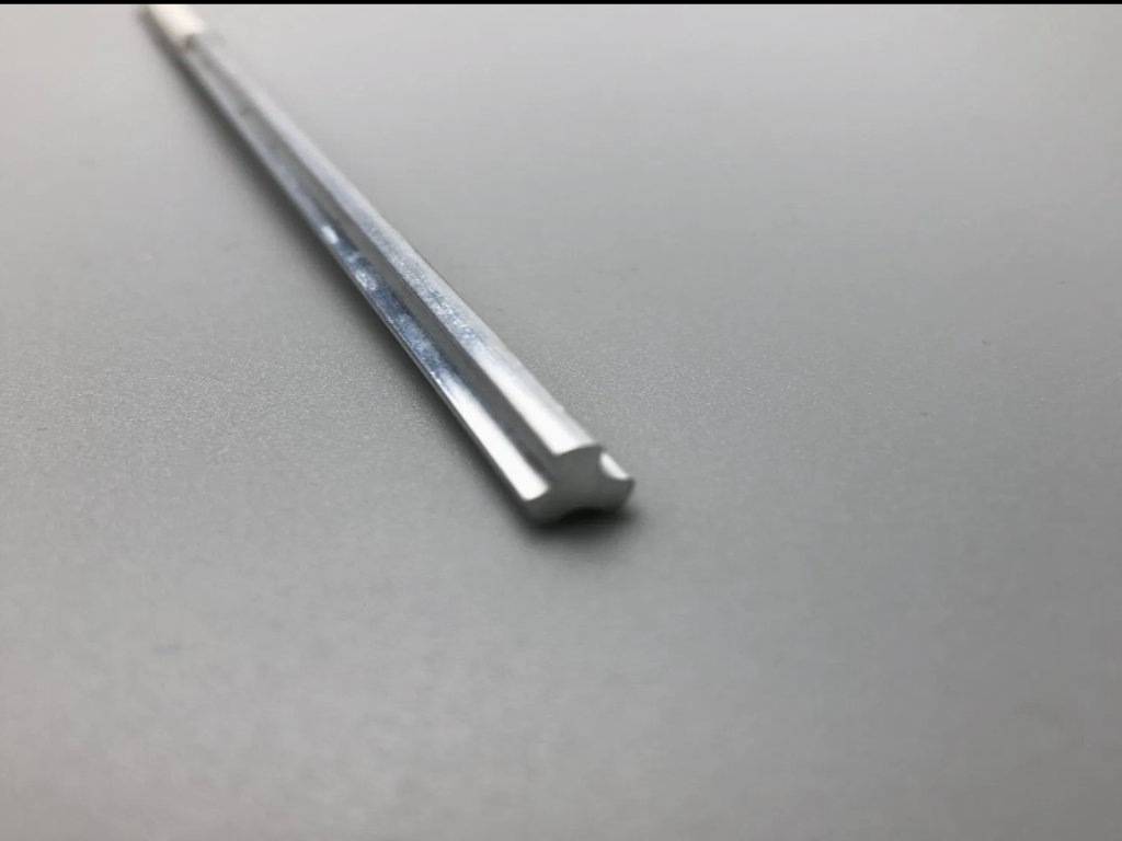 سيخ ستائر عمودية المنيوم ثلاثي (ثلاث زوايا)