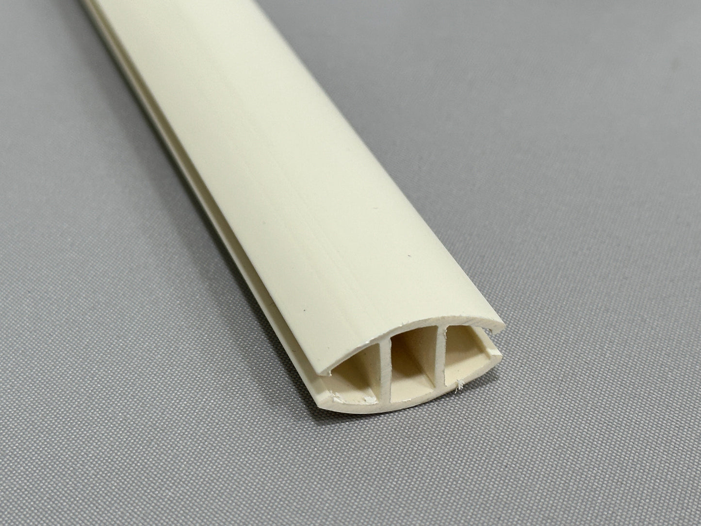 كعب رول بلاستيك خفيف 4.00م